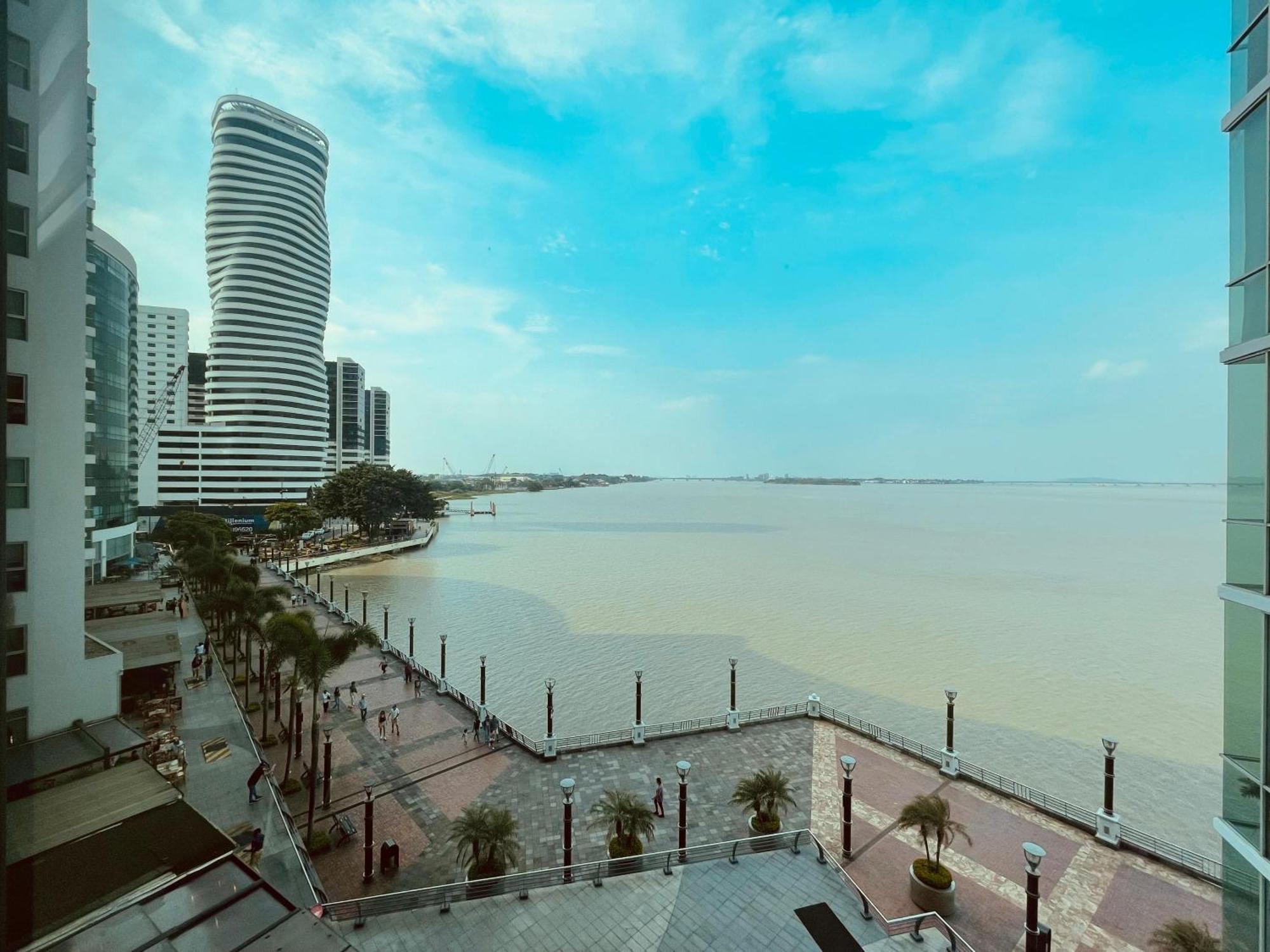 Suite Frente Al Rio En Puerto Santa Ana Riverfront Guayaquil Exteriér fotografie