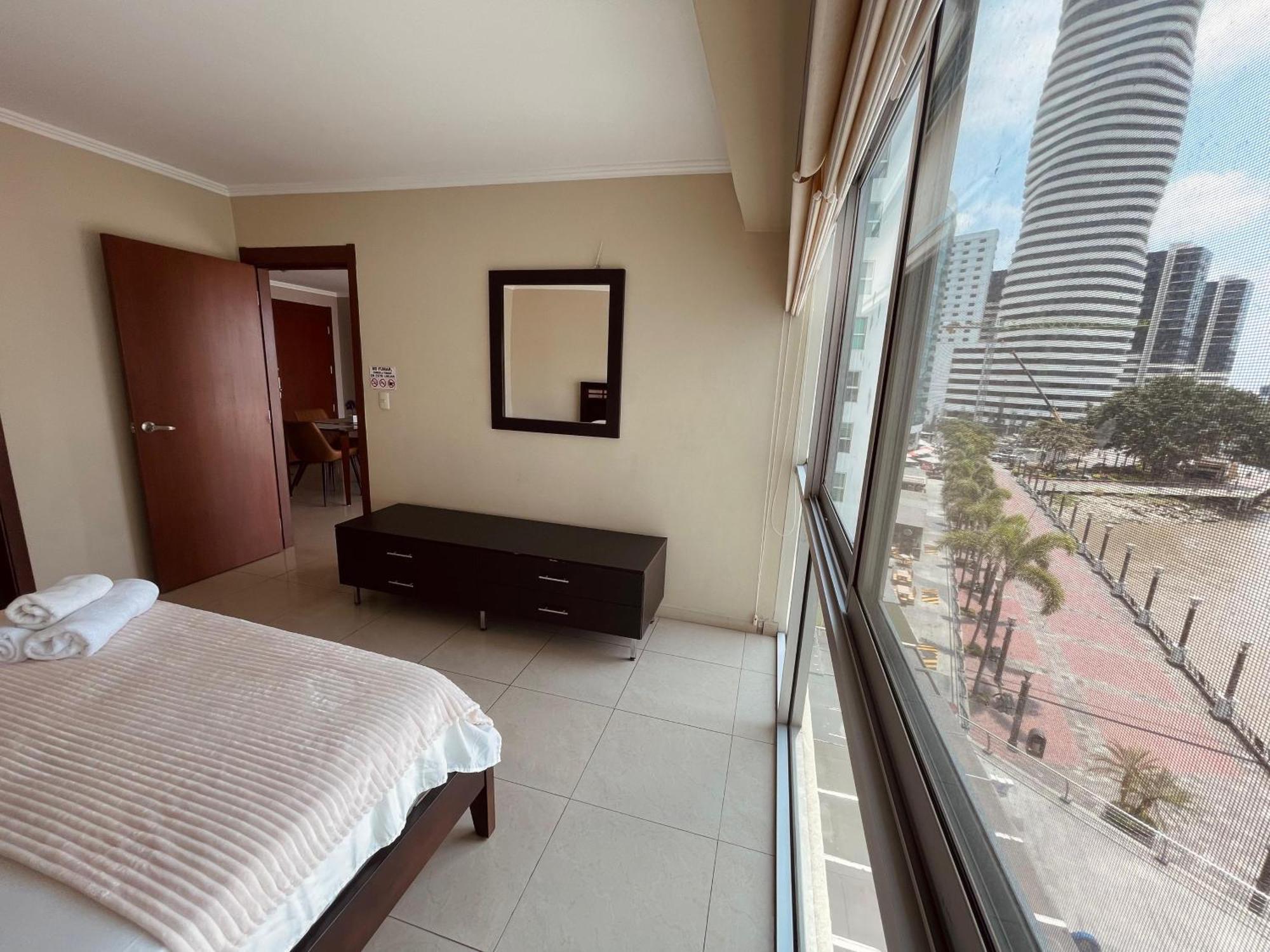 Suite Frente Al Rio En Puerto Santa Ana Riverfront Guayaquil Exteriér fotografie