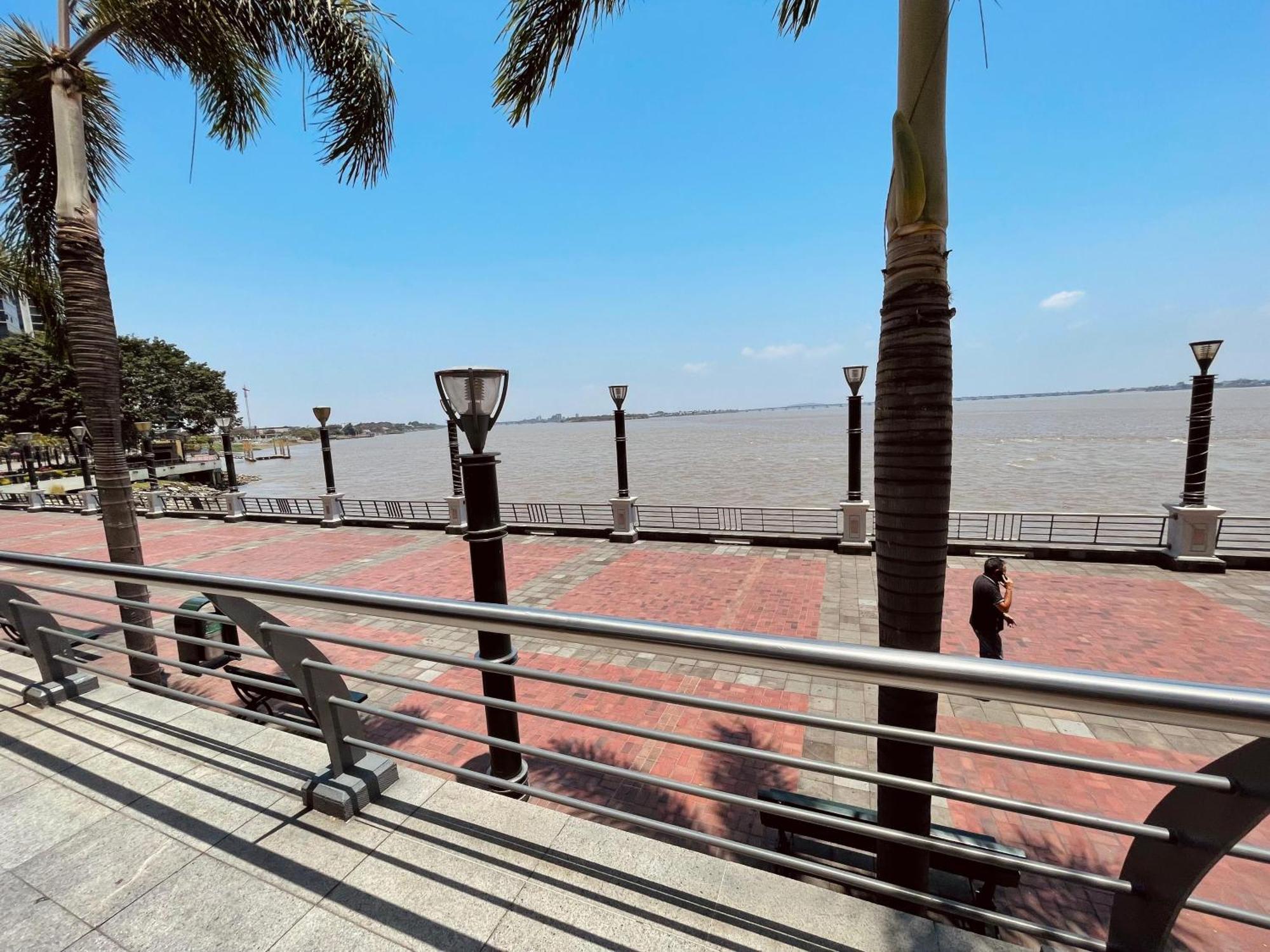 Suite Frente Al Rio En Puerto Santa Ana Riverfront Guayaquil Exteriér fotografie