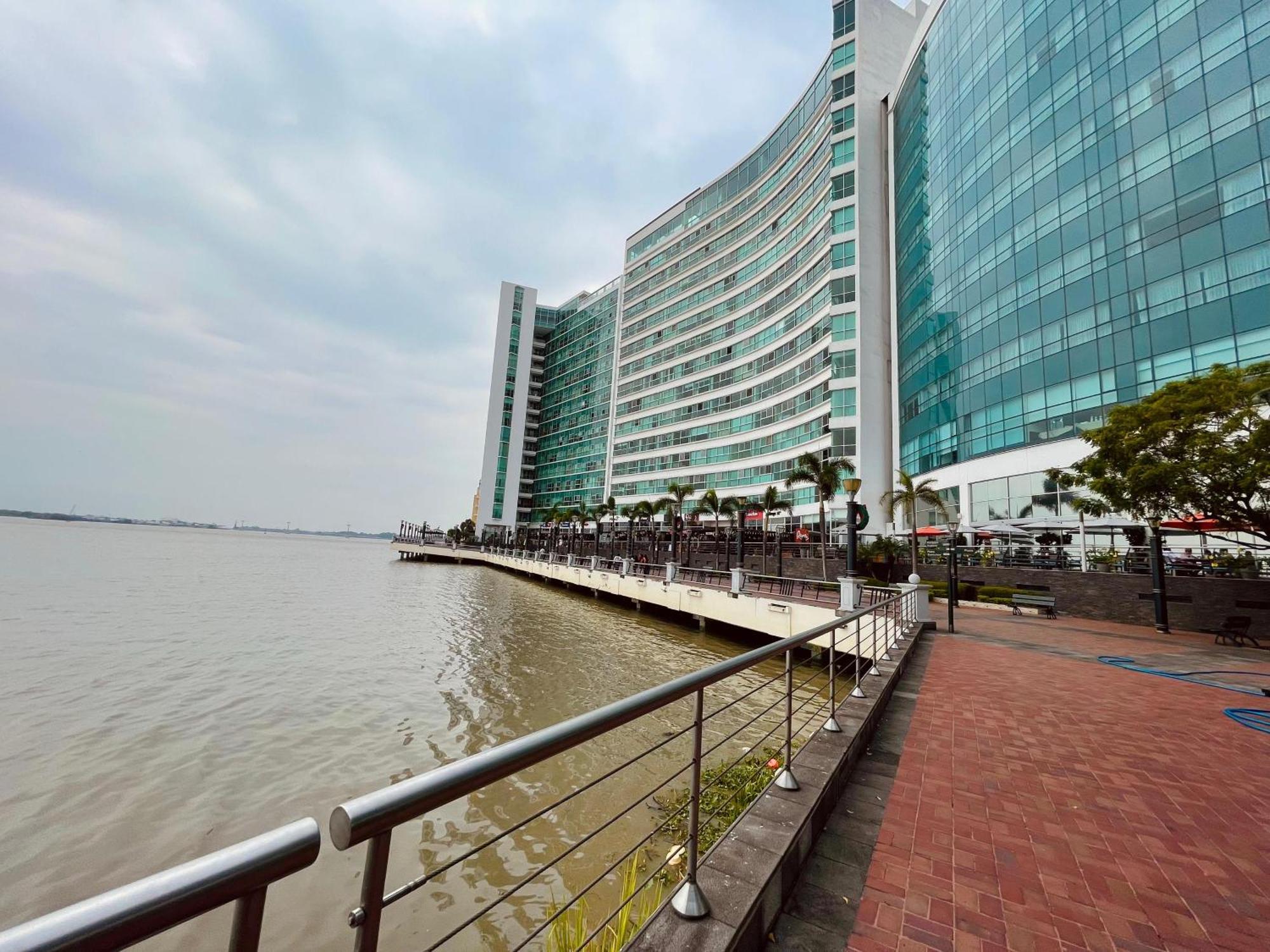 Suite Frente Al Rio En Puerto Santa Ana Riverfront Guayaquil Exteriér fotografie