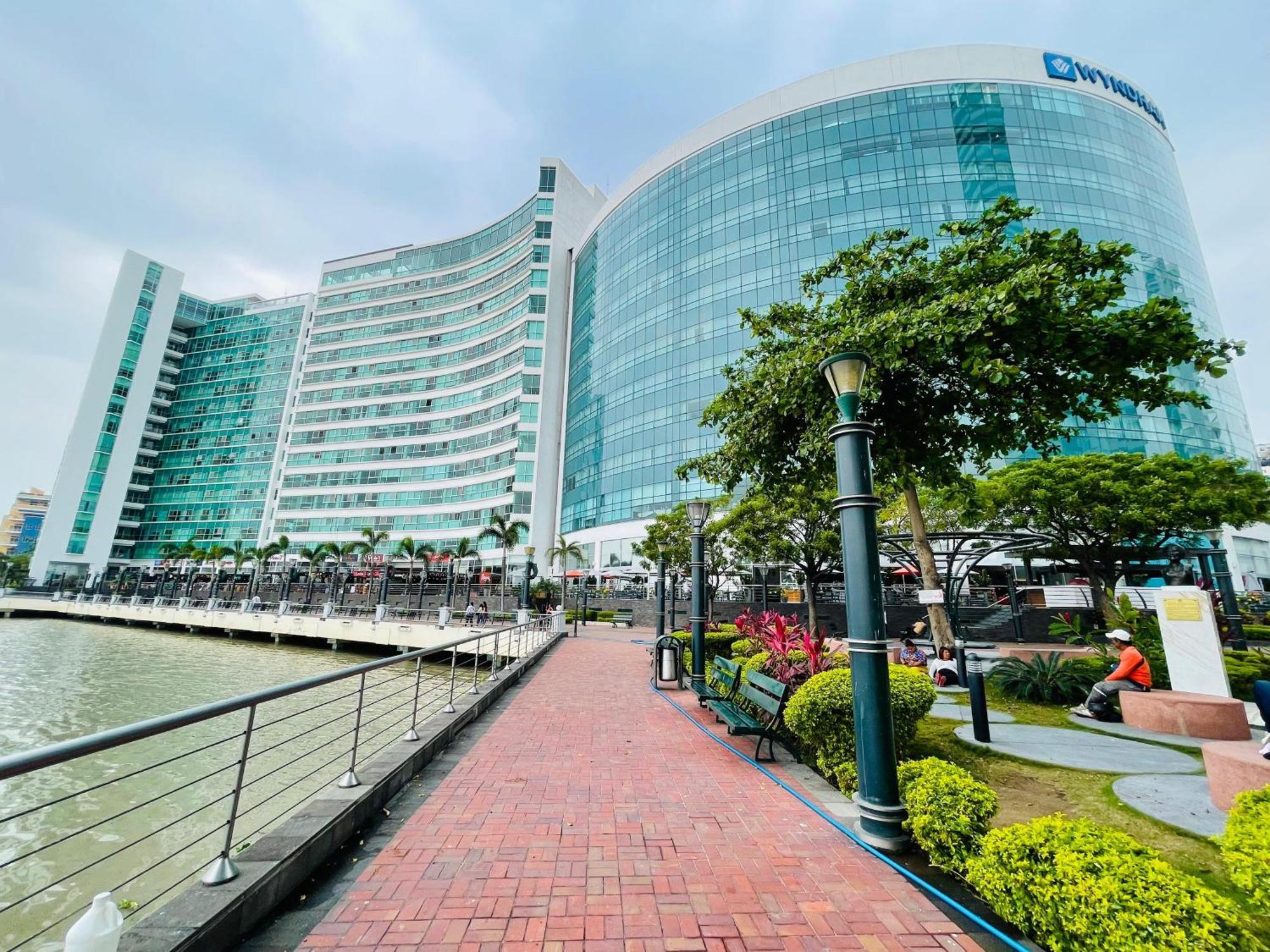 Suite Frente Al Rio En Puerto Santa Ana Riverfront Guayaquil Exteriér fotografie